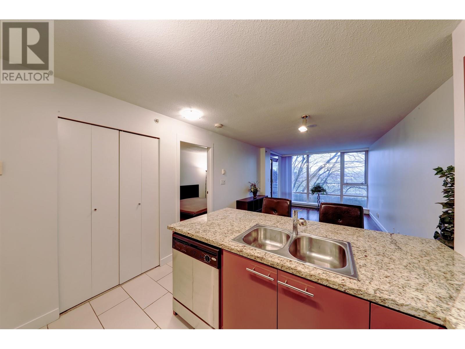 Listing Picture 3 of 22 : 306 9171 FERNDALE ROAD, Richmond / 烈治文 - 魯藝地產 Yvonne Lu Group - MLS Medallion Club Member