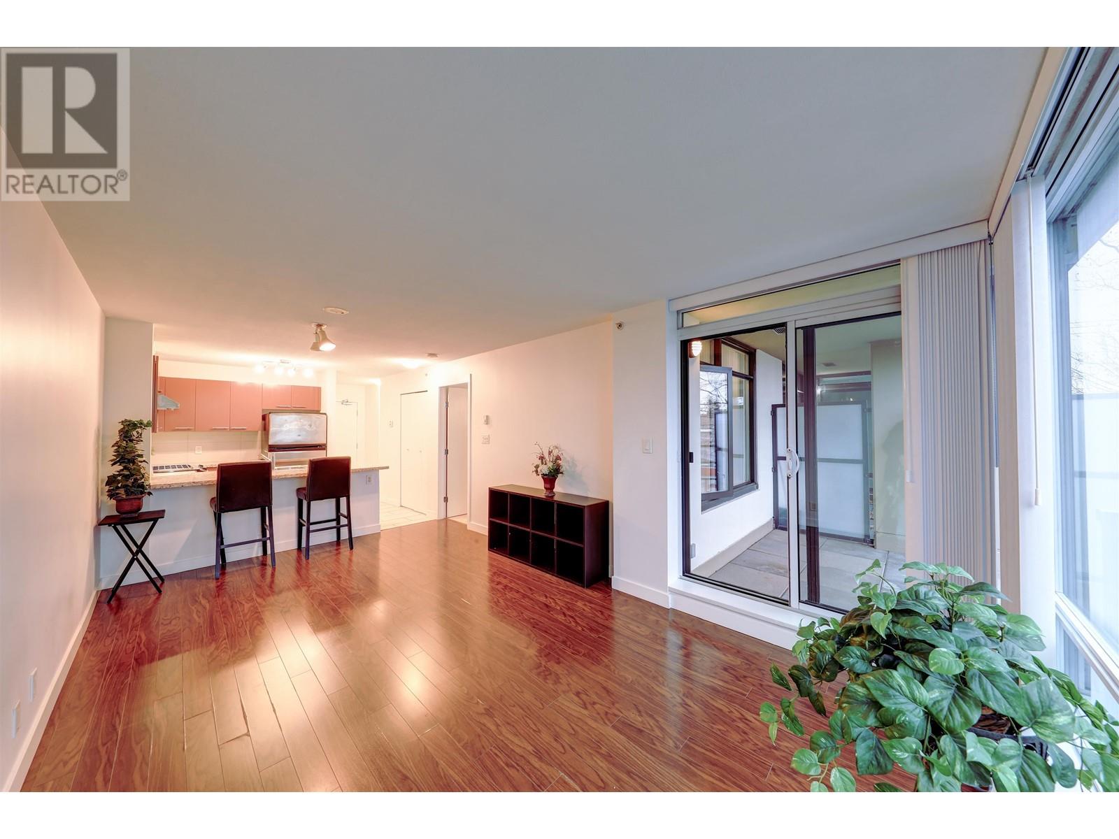 Listing Picture 8 of 22 : 306 9171 FERNDALE ROAD, Richmond / 烈治文 - 魯藝地產 Yvonne Lu Group - MLS Medallion Club Member