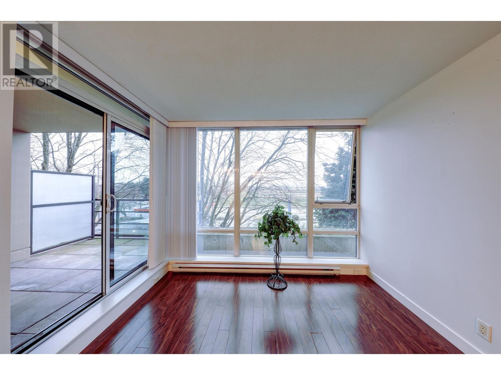 Listing Picture 11 of 22 : 306 9171 FERNDALE ROAD, Richmond / 烈治文 - 魯藝地產 Yvonne Lu Group - MLS Medallion Club Member