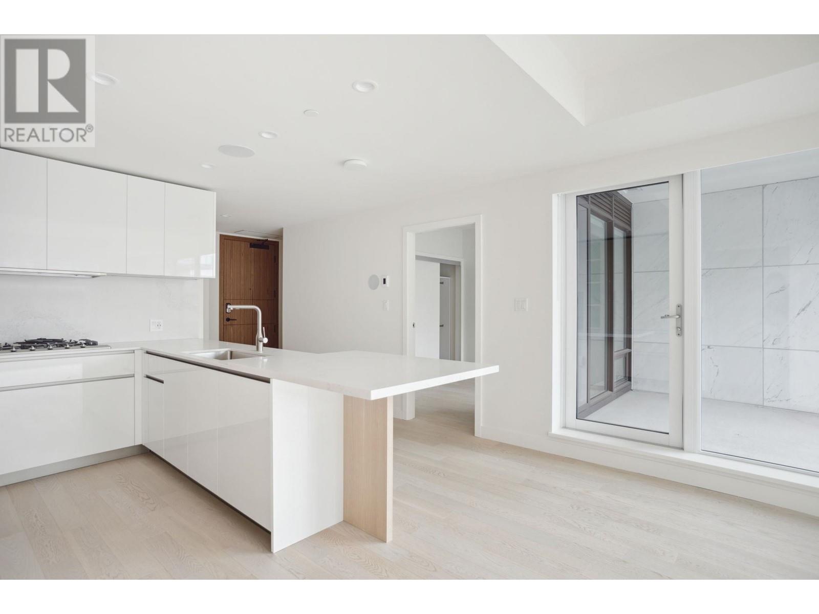 Listing Picture 2 of 28 : 907 6811 PEARSON WAY, Richmond / 烈治文 - 魯藝地產 Yvonne Lu Group - MLS Medallion Club Member