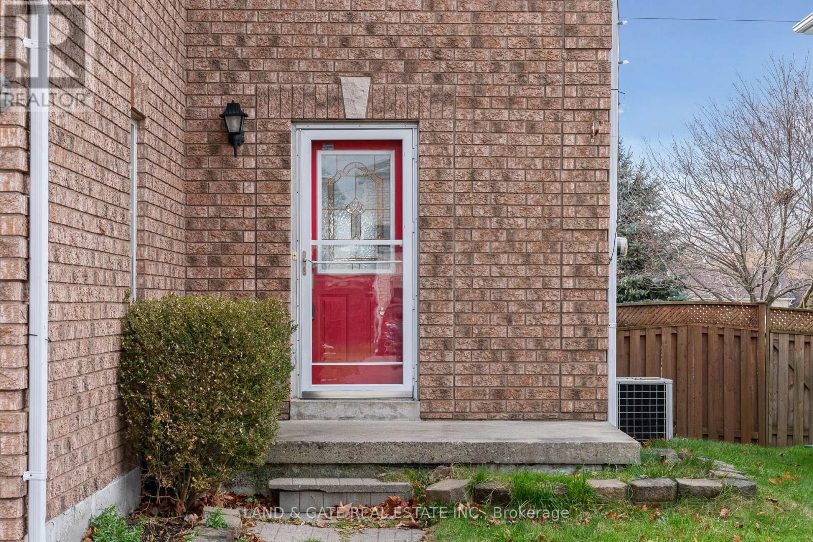 1512 Fieldgate Drive, Oshawa (Samac), Ontario  L1K 2L6 - Photo 2 - E11524534