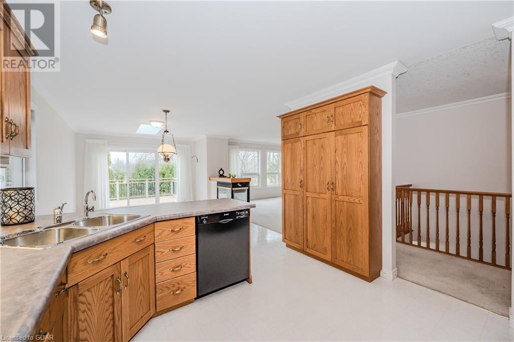 20 Honeysuckle DriveGuelph (Village), Ontario  N1G 4X7 - Photo 13 - X11822690