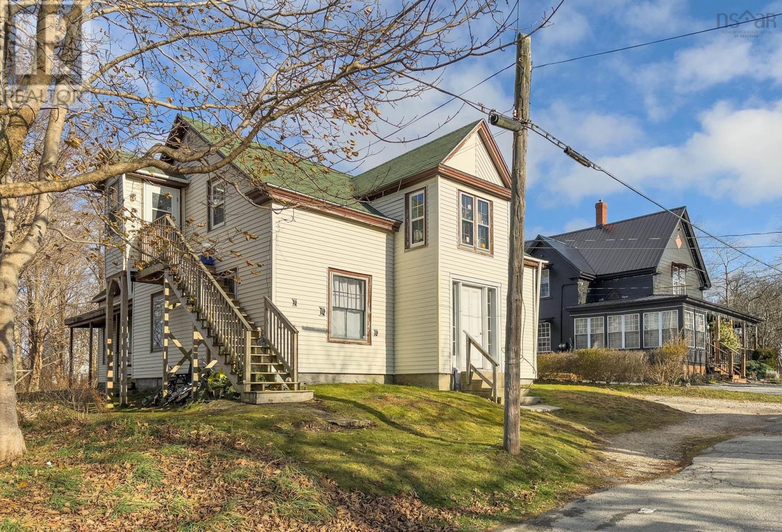 2 Walker Street, Yarmouth, Nova Scotia  B5A 2N2 - Photo 4 - 202427540