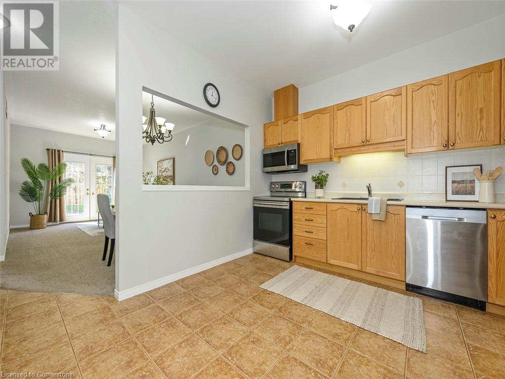 32 Abbotsford Trail, Hamilton, Ontario  L9B 2X8 - Photo 10 - 40682226
