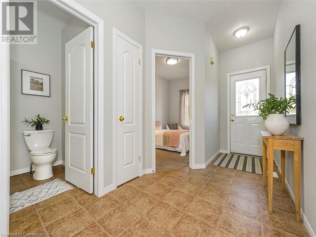32 Abbotsford Trail, Hamilton, Ontario  L9B 2X8 - Photo 5 - 40682226