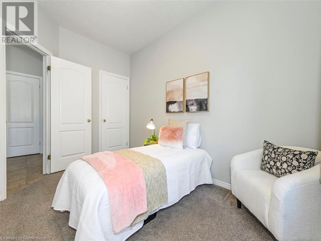 32 Abbotsford Trail, Hamilton, Ontario  L9B 2X8 - Photo 7 - 40682226