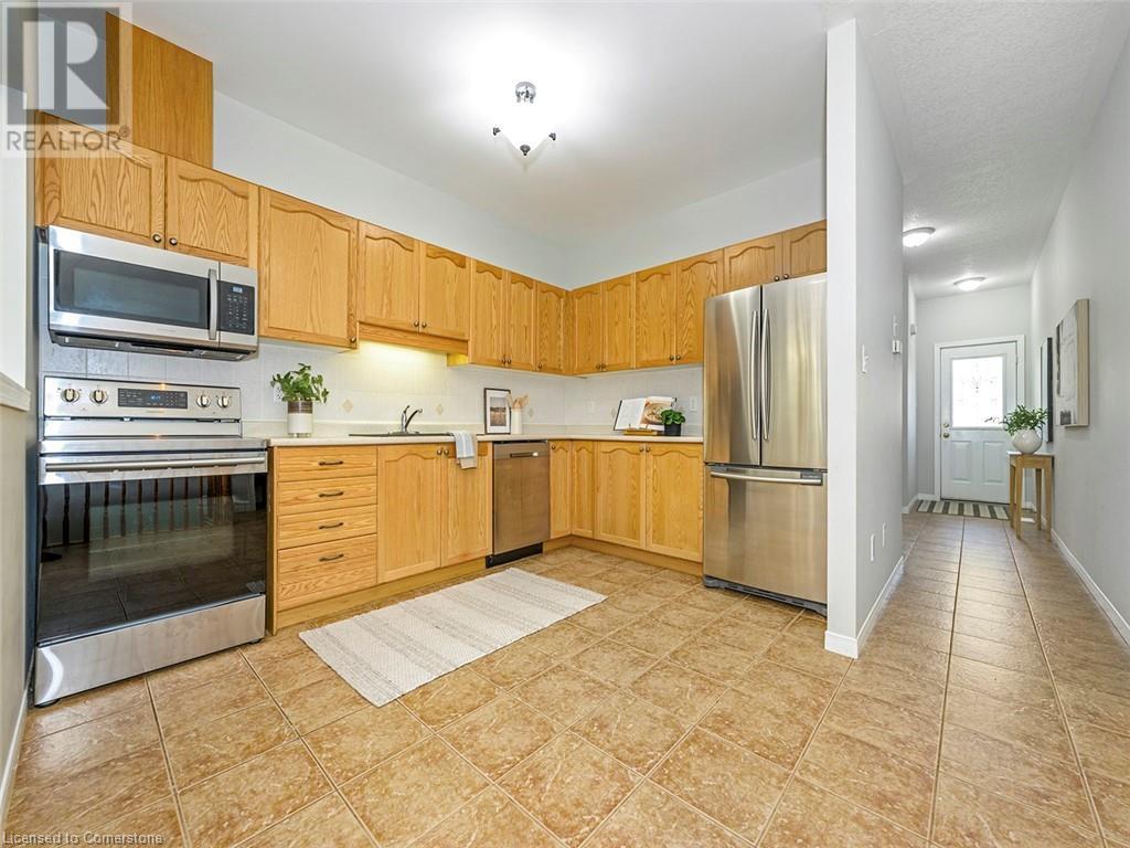 32 Abbotsford Trail, Hamilton, Ontario  L9B 2X8 - Photo 9 - 40682226