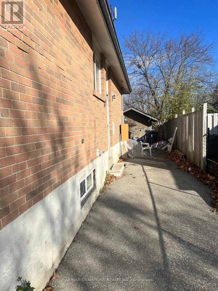 27 Marlebon Road, Toronto (West Humber-Clairville), Ontario  M9V 3V8 - Photo 13 - W11543411