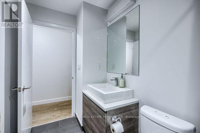 1301 - 111 Bathurst Street, Toronto, Ontario  M5V 0M9 - Photo 18 - C11551361