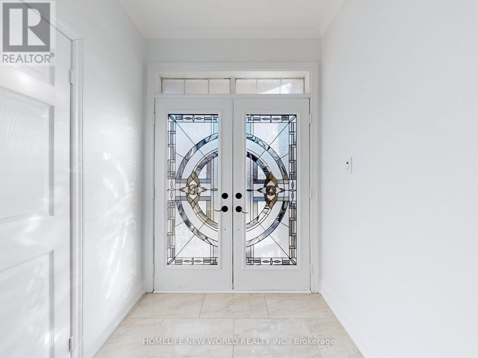 Property at 32 ARCO CIRCLE image 2