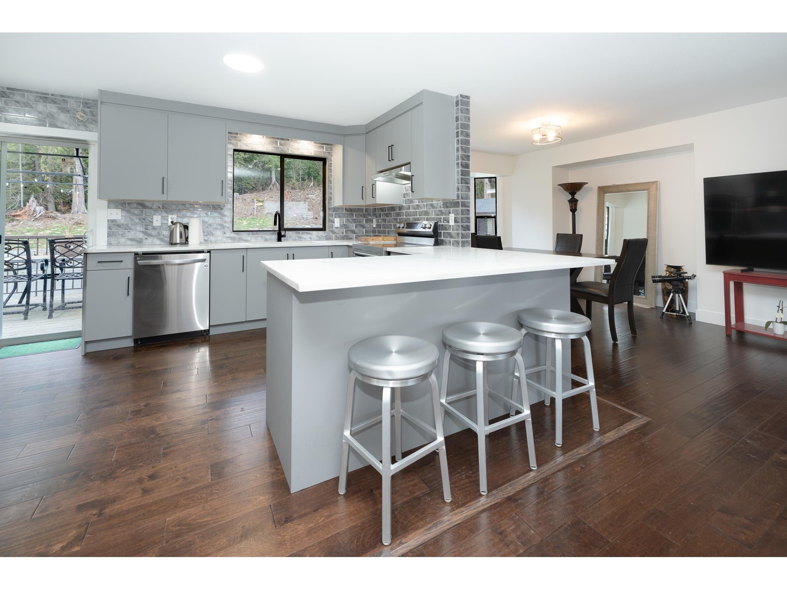 32555 Richards Avenue, Mission, British Columbia  V2V 7E6 - Photo 5 - R2947685