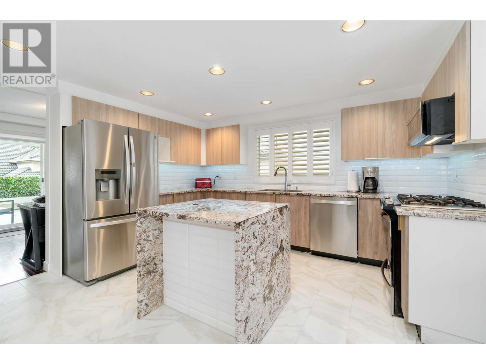 1633 Plateau Crescent, Coquitlam, British Columbia  V3E 3B3 - Photo 5 - R2943265