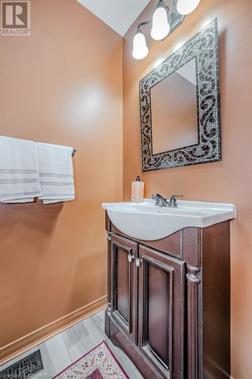 1399 Augustine DriveBurlington, Ontario  L7P 2M9 - Photo 21 - 40678122