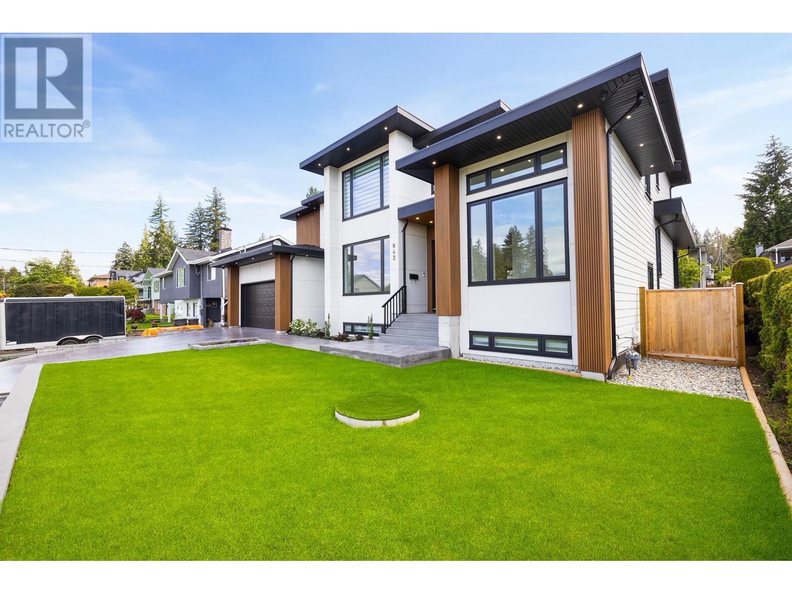 842 Runnymede Avenue, Coquitlam, British Columbia  V3J 2V2 - Photo 2 - R2947784