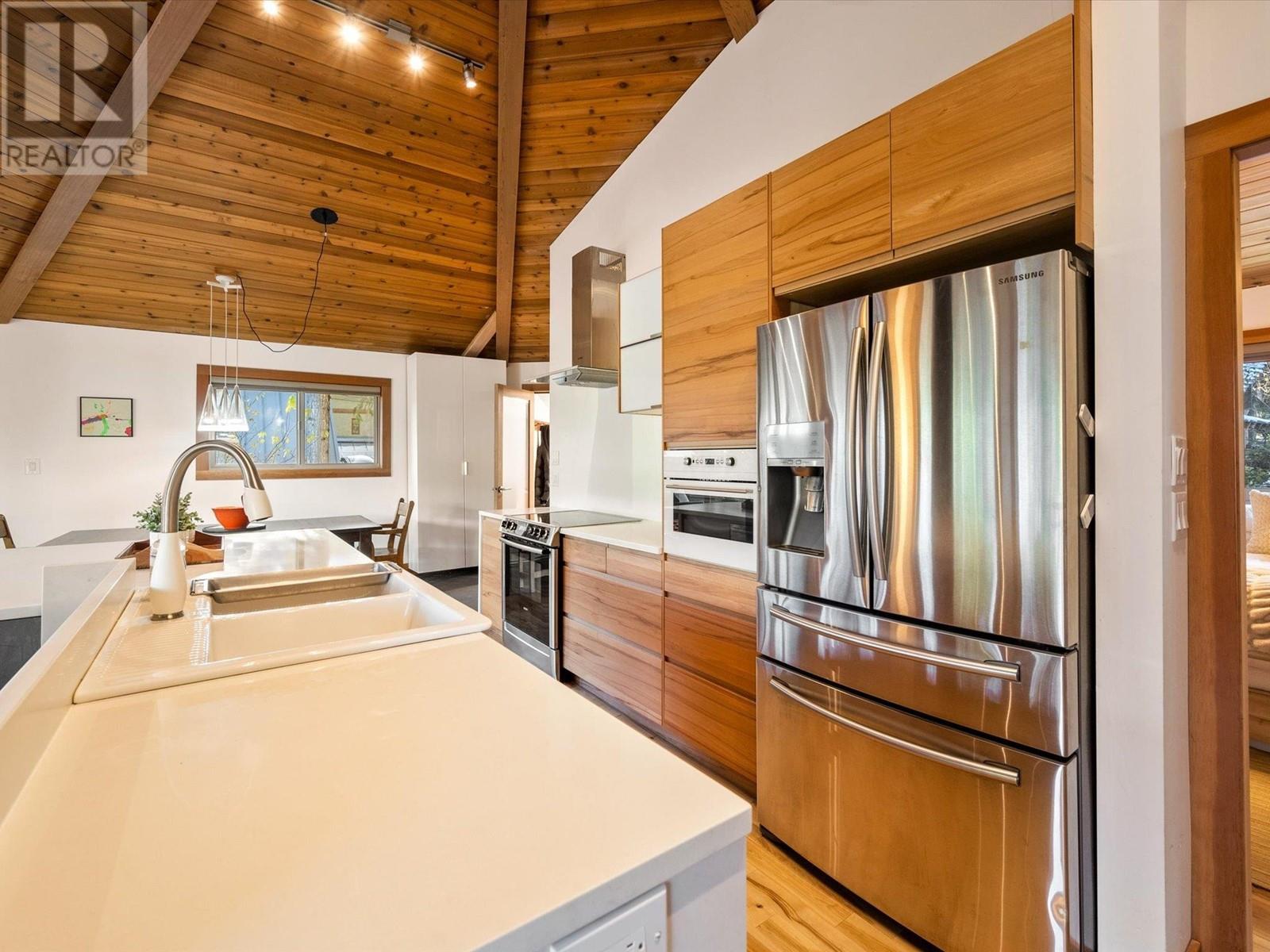 8204 Alpine Way, Whistler, British Columbia V8E 0G2 - Photo 7 - R2942946