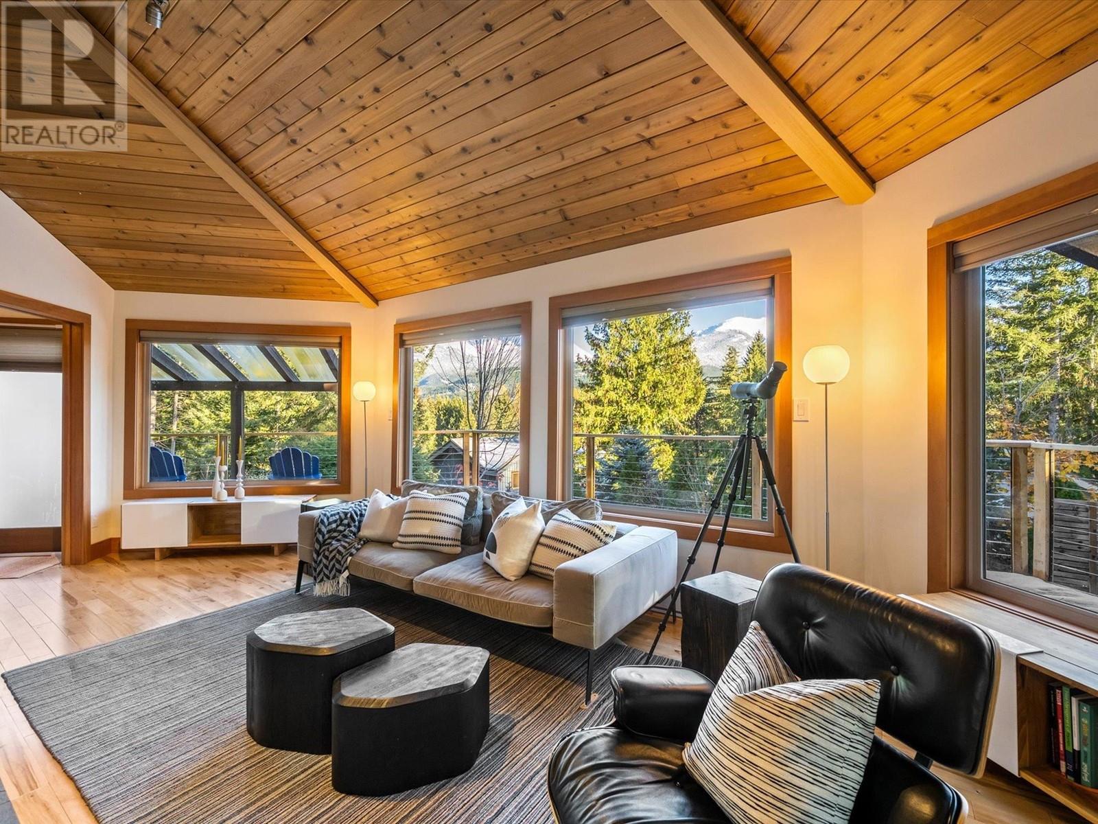 8204 Alpine Way, Whistler, British Columbia V8E 0G2 - Photo 2 - R2942946
