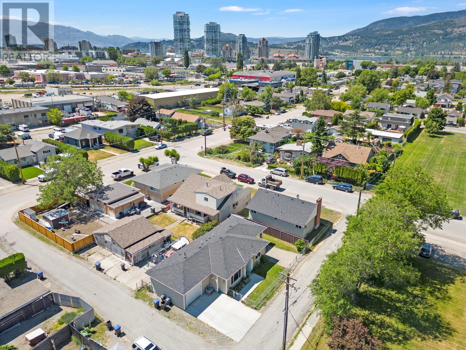 875/877 Jones Street Kelowna