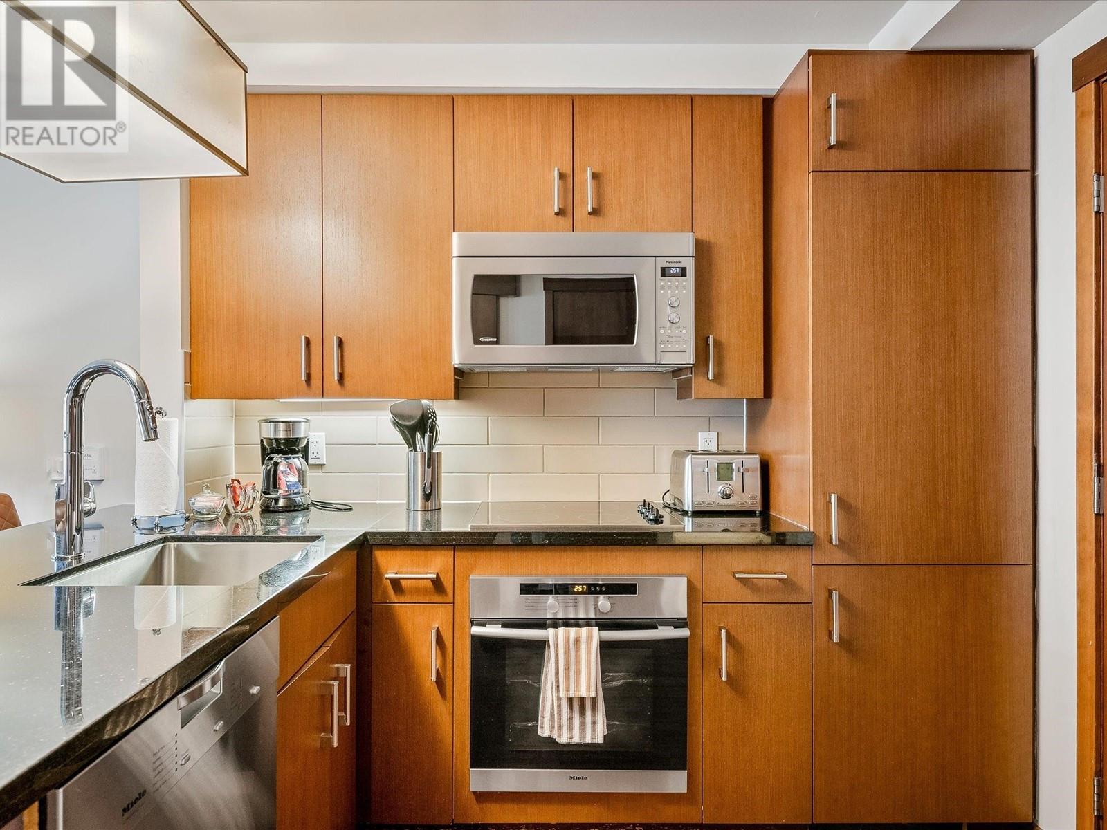 114d 2020 London Lane, Whistler, British Columbia  V8E 0B6 - Photo 10 - R2947867