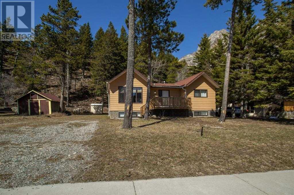 212 Evergreen Avenue, Waterton Park, Alberta  T0K 2M0 - Photo 2 - A2137773