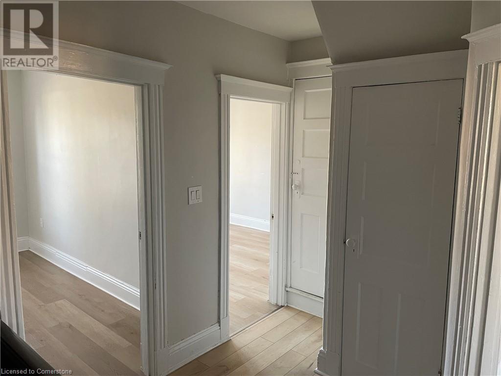 27 Strathcona Avenue S Unit# 2, Hamilton, Ontario  L8P 4J1 - Photo 9 - 40682252