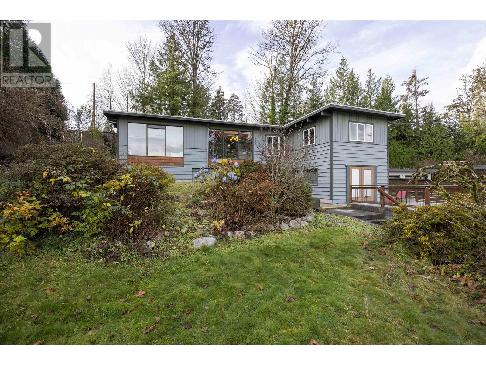 873 Baycrest Drive, North Vancouver, British Columbia  V7G 1N7 - Photo 3 - R2947160