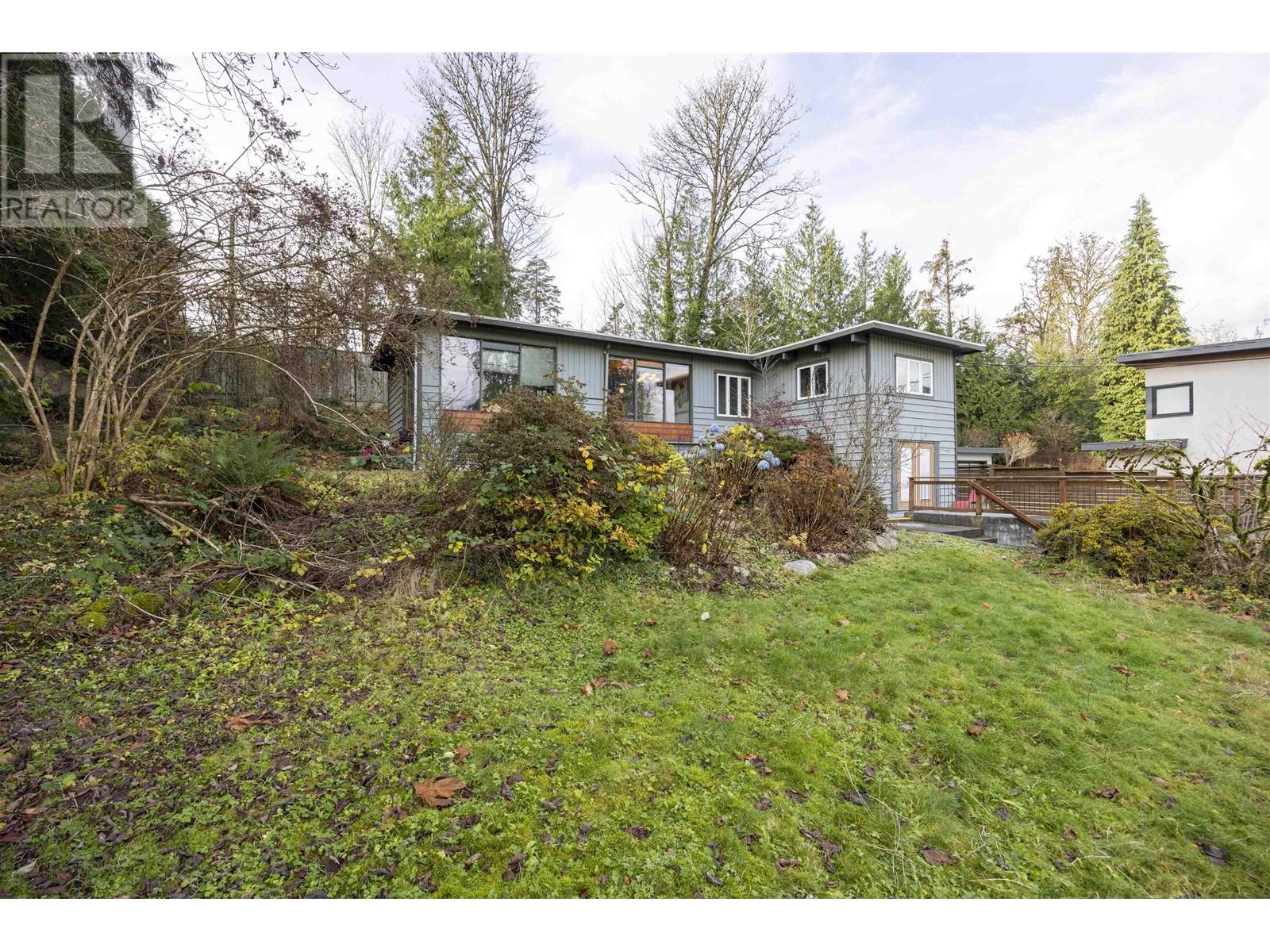 873 Baycrest Drive, North Vancouver, British Columbia  V7G 1N7 - Photo 2 - R2947160