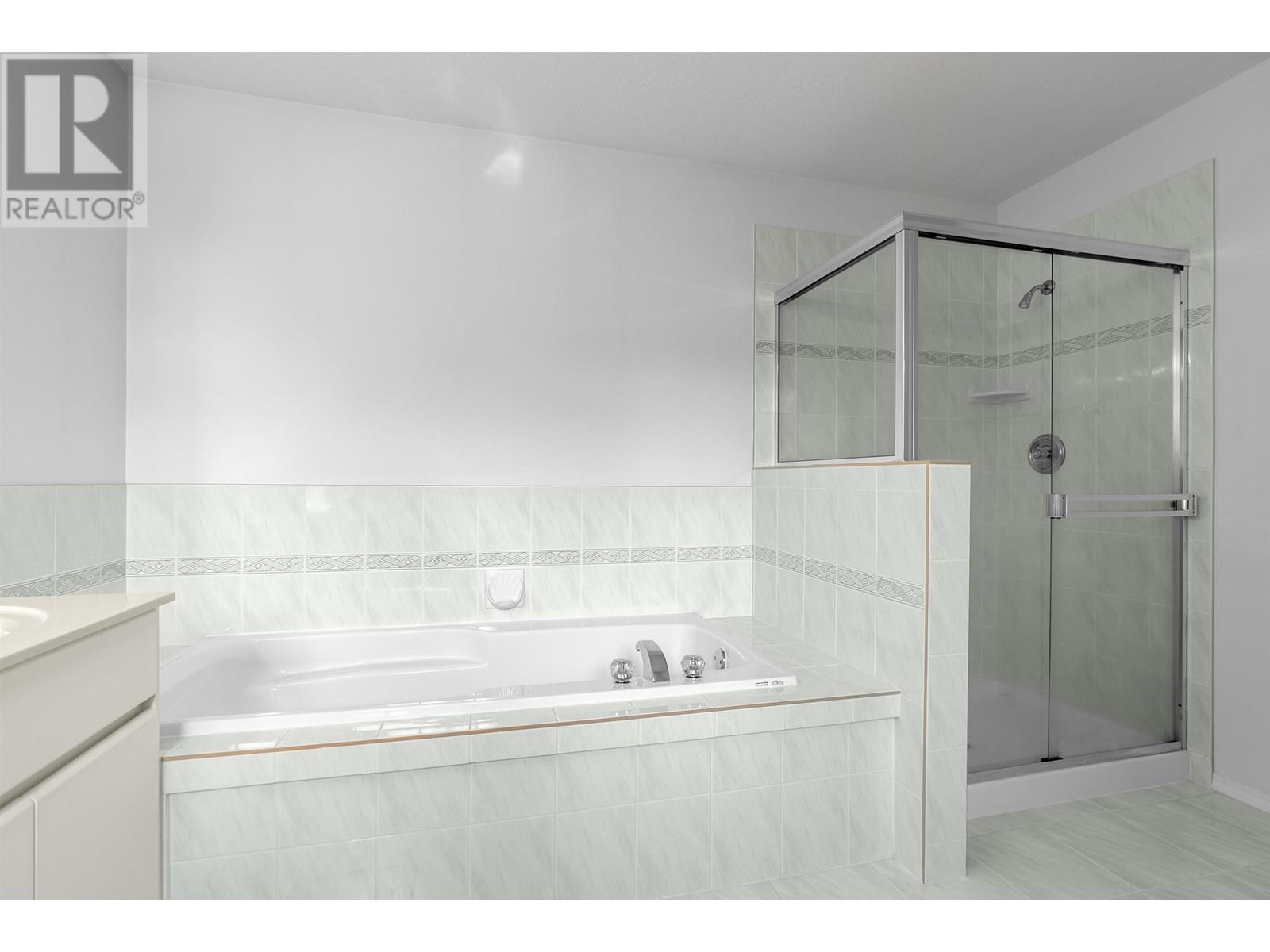 Listing Picture 20 of 27 : 22691 CHALDECOTT DRIVE, Richmond / 烈治文 - 魯藝地產 Yvonne Lu Group - MLS Medallion Club Member