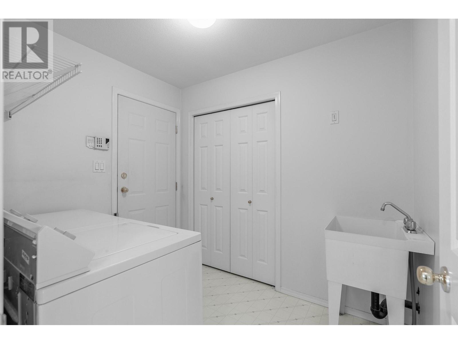 Listing Picture 22 of 27 : 22691 CHALDECOTT DRIVE, Richmond / 烈治文 - 魯藝地產 Yvonne Lu Group - MLS Medallion Club Member