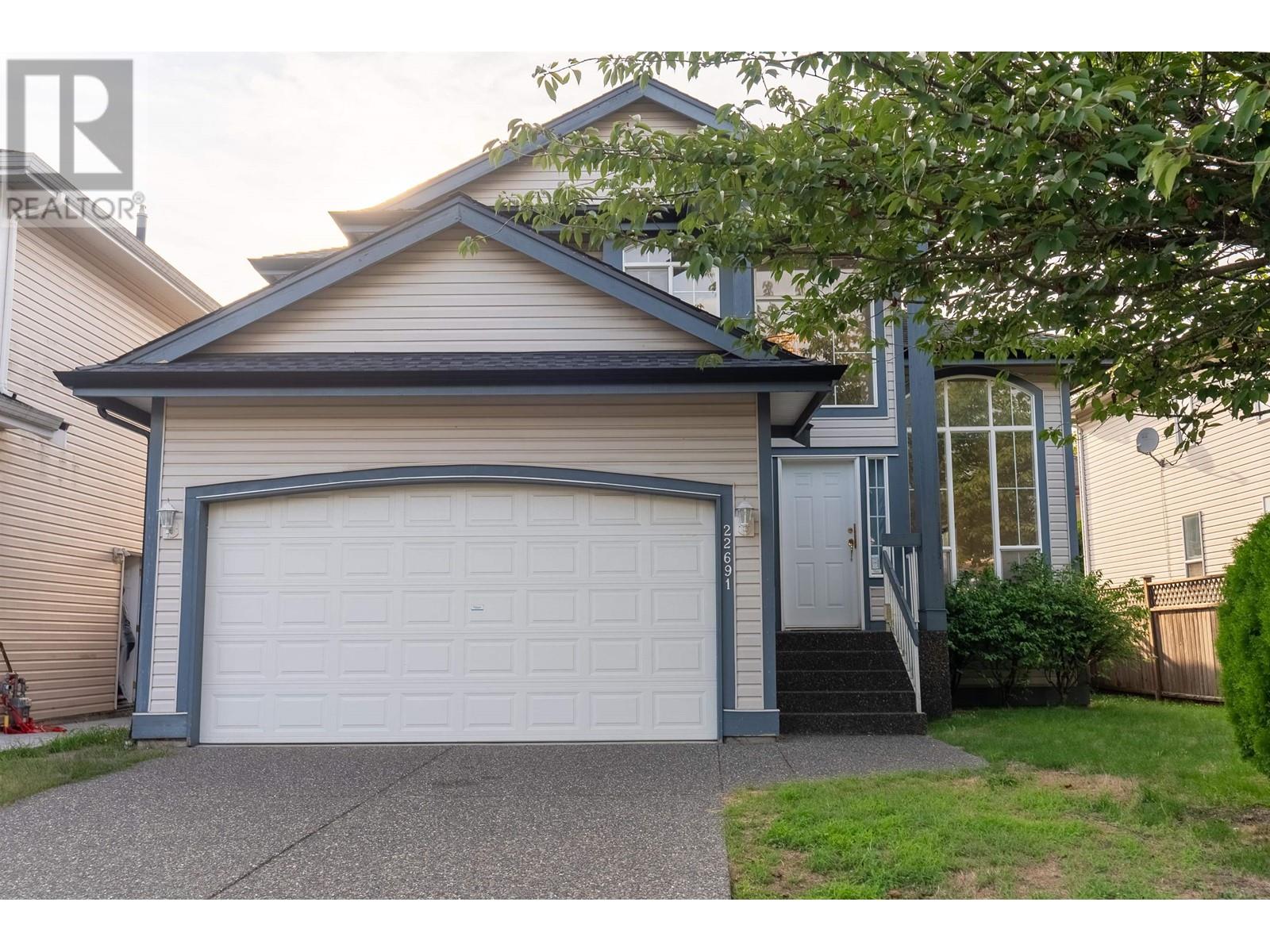 Listing Picture 2 of 27 : 22691 CHALDECOTT DRIVE, Richmond / 烈治文 - 魯藝地產 Yvonne Lu Group - MLS Medallion Club Member