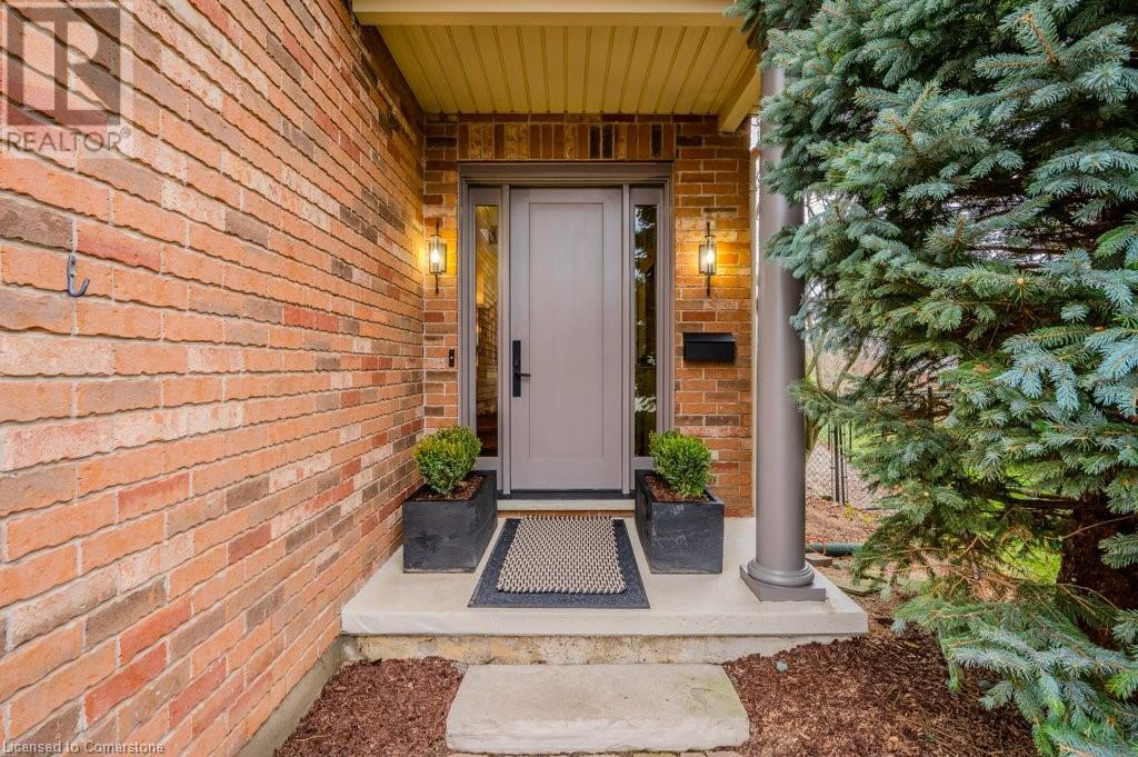 568 Little Dover CrescentWaterloo, Ontario  N2K 4E4 - Photo 3 - 40680959