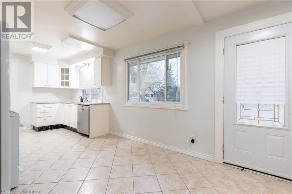 1 Cherrylane Drive, St. Catharines, Ontario  L2M 2H7 - Photo 5 - 40682437