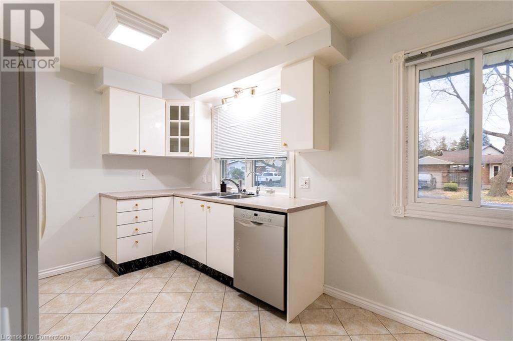 1 Cherrylane Drive, St. Catharines, Ontario  L2M 2H7 - Photo 9 - 40682437