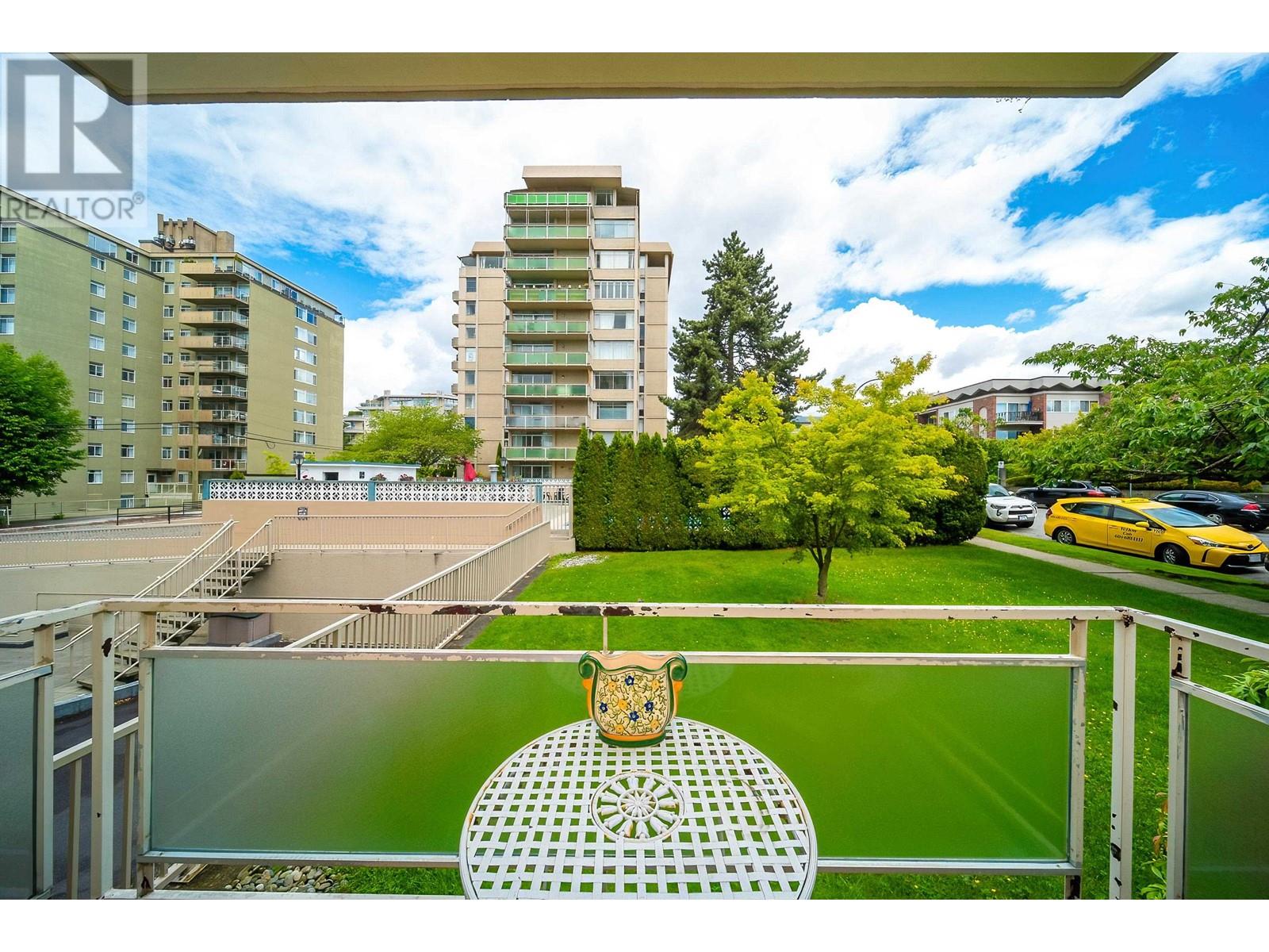 Listing Picture 8 of 31 : 206 2409 W 43RD AVENUE, Vancouver / 溫哥華 - 魯藝地產 Yvonne Lu Group - MLS Medallion Club Member