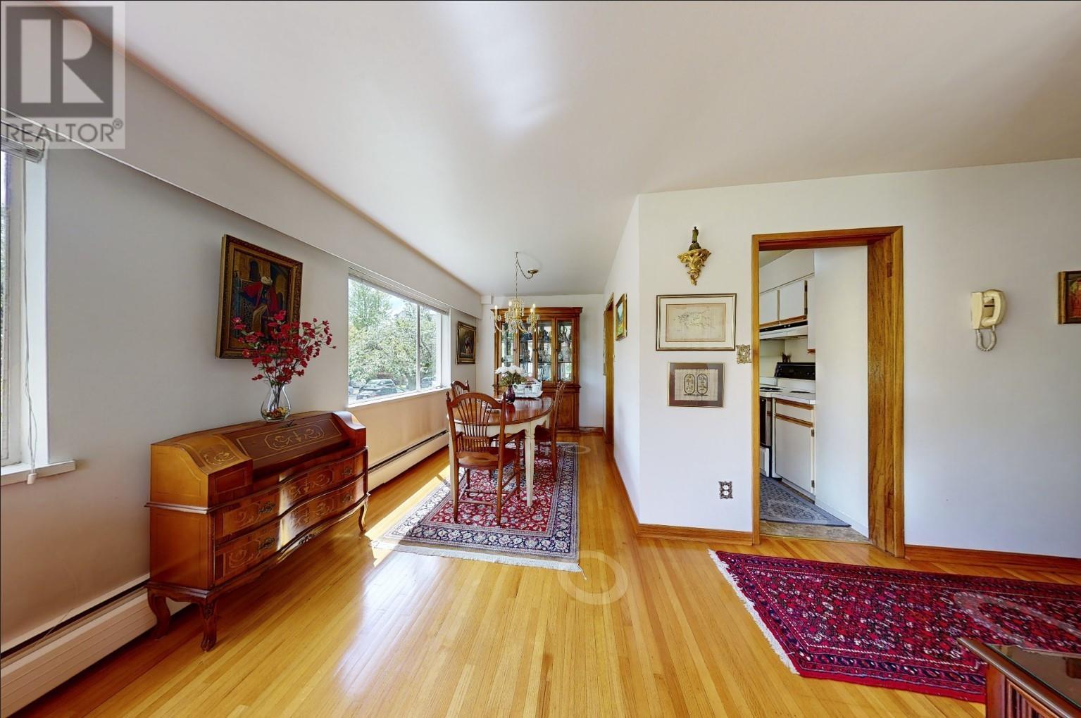 Listing Picture 4 of 31 : 206 2409 W 43RD AVENUE, Vancouver / 溫哥華 - 魯藝地產 Yvonne Lu Group - MLS Medallion Club Member