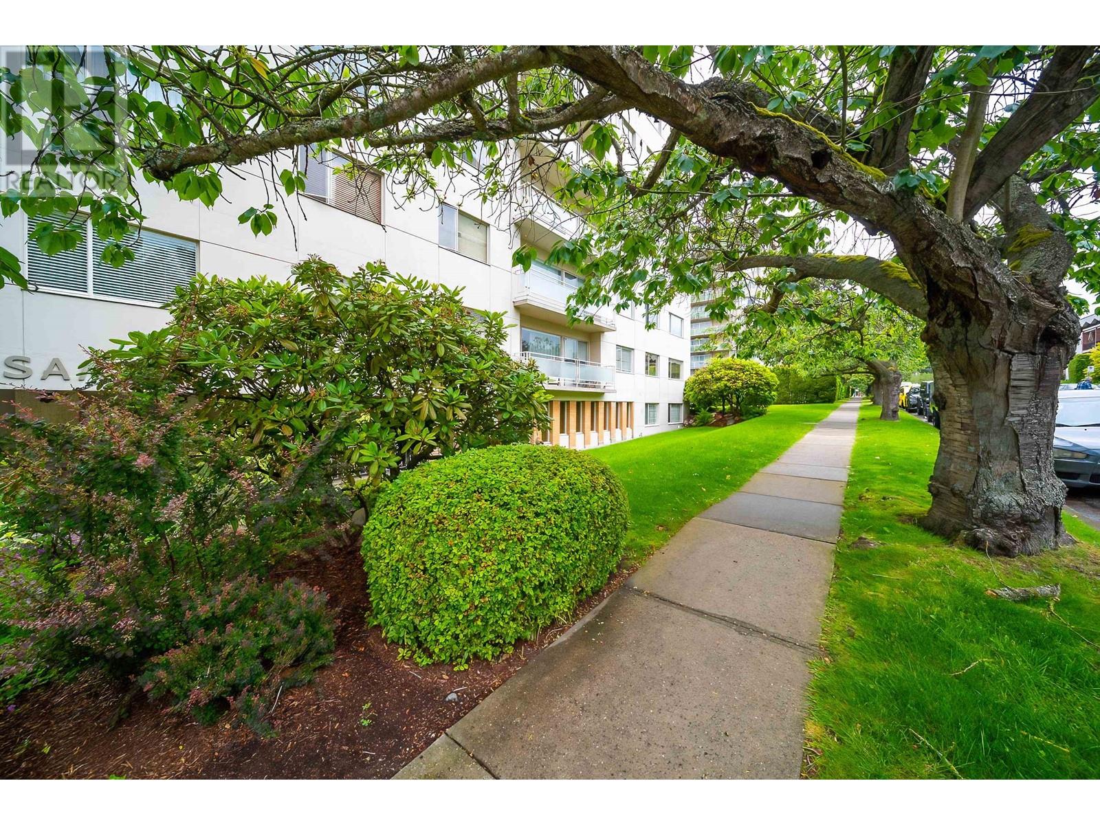 Listing Picture 27 of 31 : 206 2409 W 43RD AVENUE, Vancouver / 溫哥華 - 魯藝地產 Yvonne Lu Group - MLS Medallion Club Member