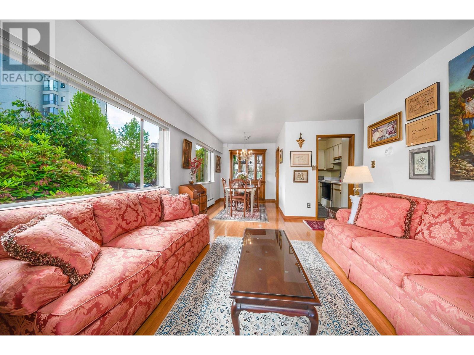 Listing Picture 11 of 31 : 206 2409 W 43RD AVENUE, Vancouver / 溫哥華 - 魯藝地產 Yvonne Lu Group - MLS Medallion Club Member