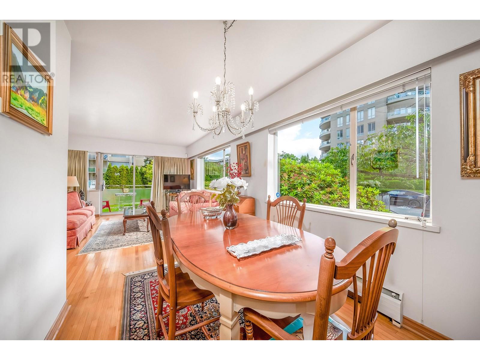 Listing Picture 15 of 31 : 206 2409 W 43RD AVENUE, Vancouver / 溫哥華 - 魯藝地產 Yvonne Lu Group - MLS Medallion Club Member