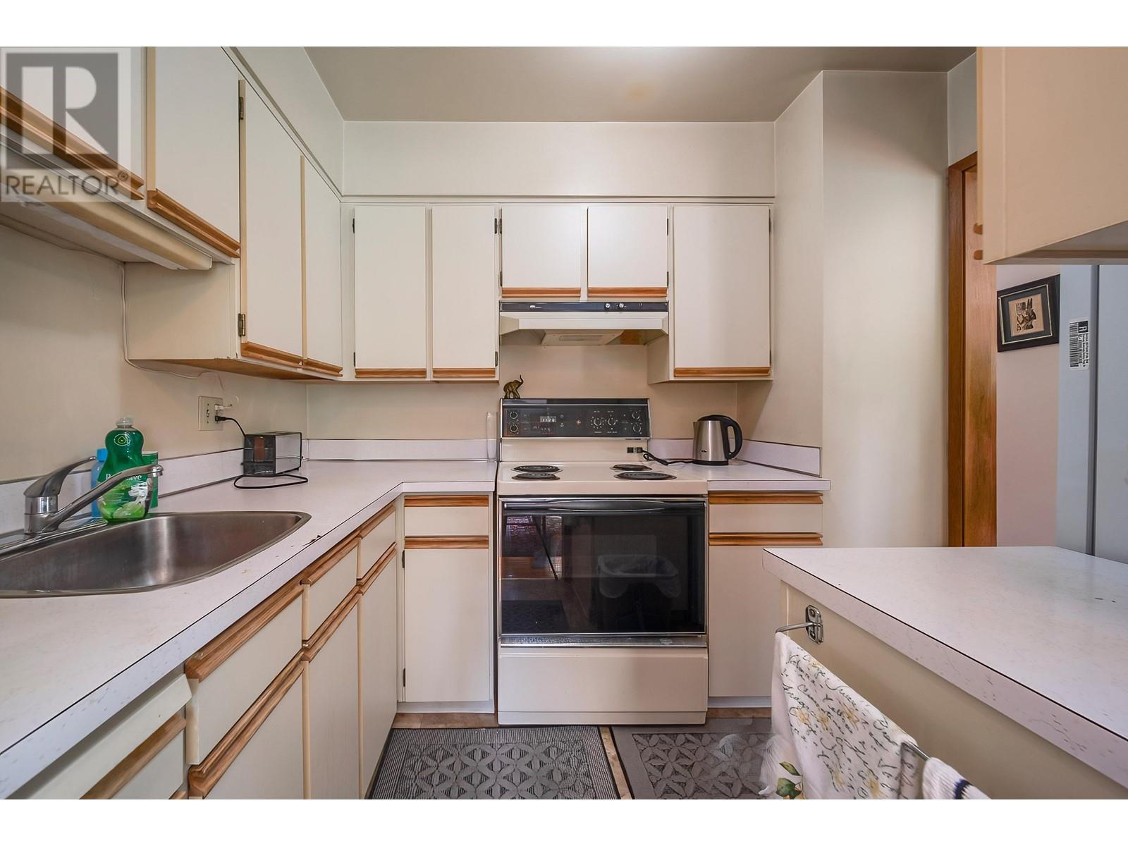 Listing Picture 17 of 31 : 206 2409 W 43RD AVENUE, Vancouver / 溫哥華 - 魯藝地產 Yvonne Lu Group - MLS Medallion Club Member