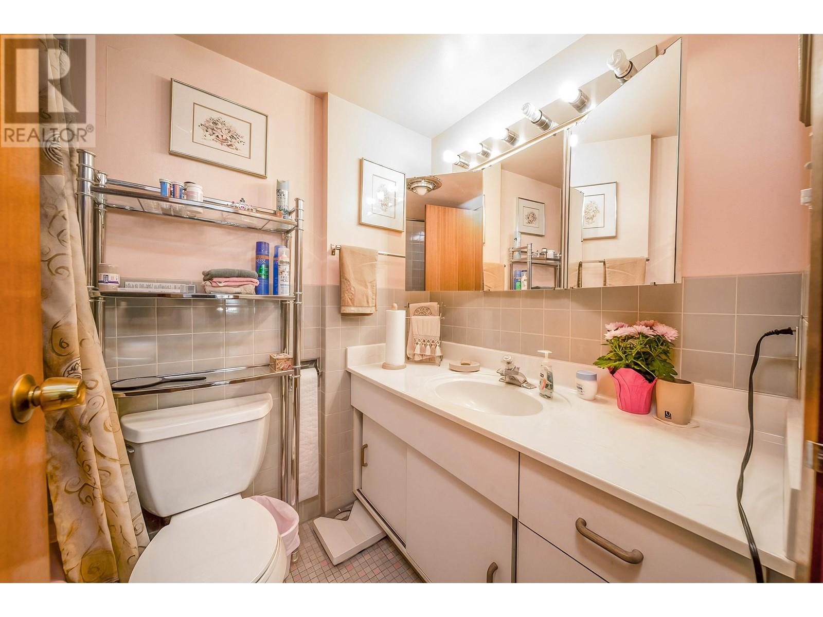 Listing Picture 21 of 31 : 206 2409 W 43RD AVENUE, Vancouver / 溫哥華 - 魯藝地產 Yvonne Lu Group - MLS Medallion Club Member