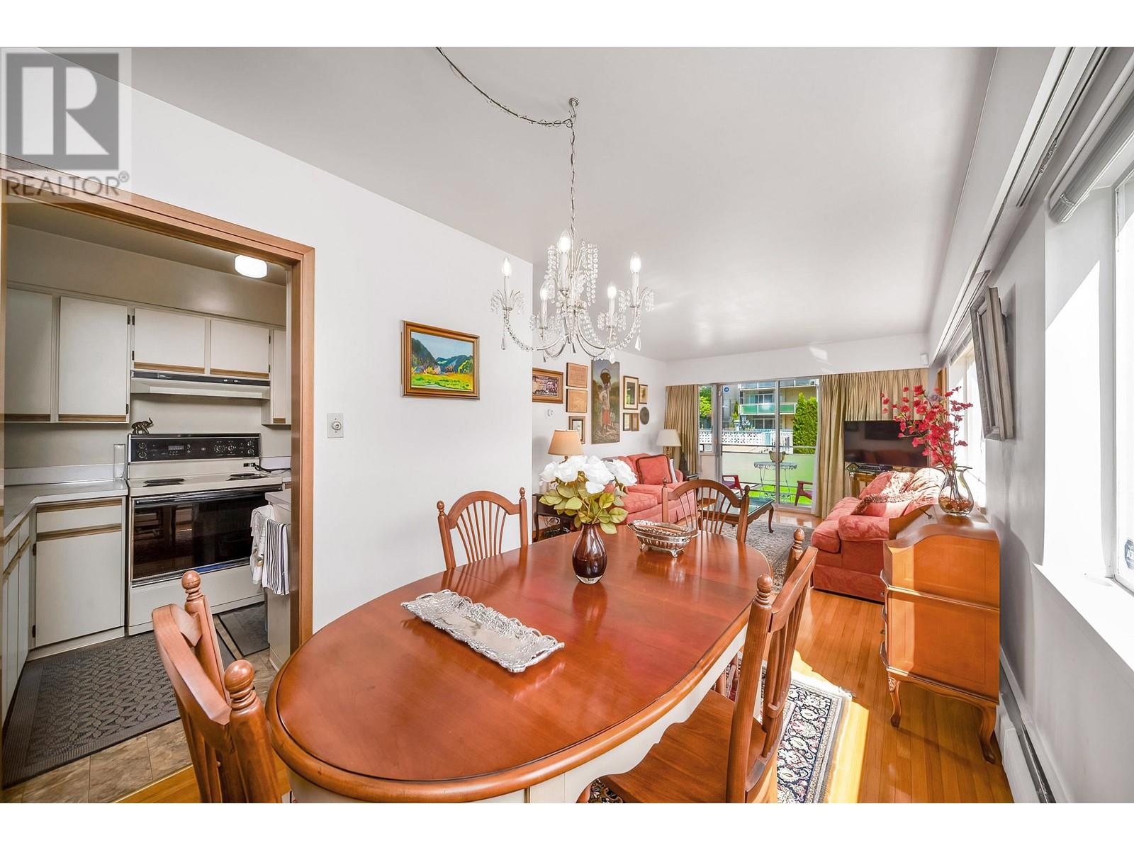 Listing Picture 14 of 31 : 206 2409 W 43RD AVENUE, Vancouver / 溫哥華 - 魯藝地產 Yvonne Lu Group - MLS Medallion Club Member