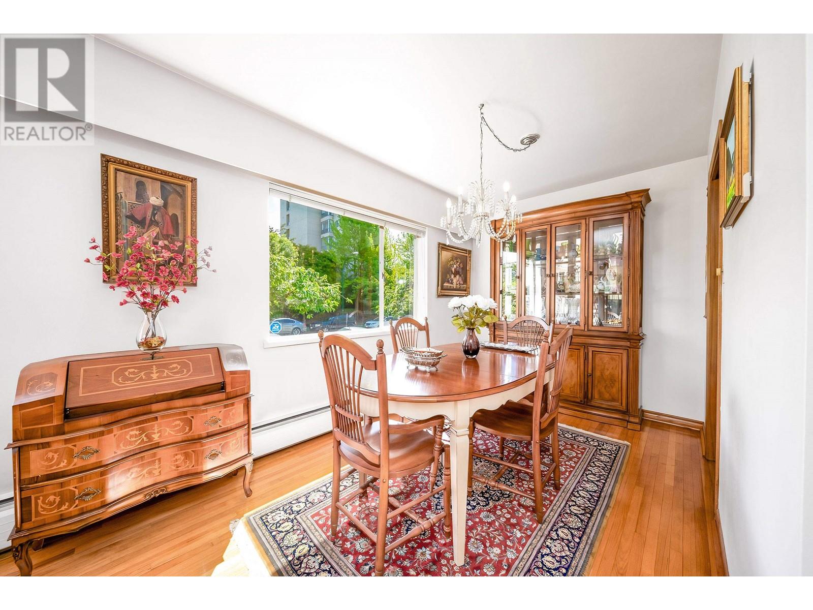 Listing Picture 16 of 31 : 206 2409 W 43RD AVENUE, Vancouver / 溫哥華 - 魯藝地產 Yvonne Lu Group - MLS Medallion Club Member