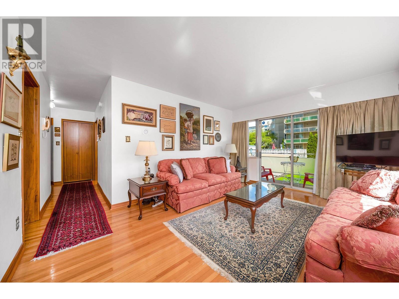 Listing Picture 13 of 31 : 206 2409 W 43RD AVENUE, Vancouver / 溫哥華 - 魯藝地產 Yvonne Lu Group - MLS Medallion Club Member