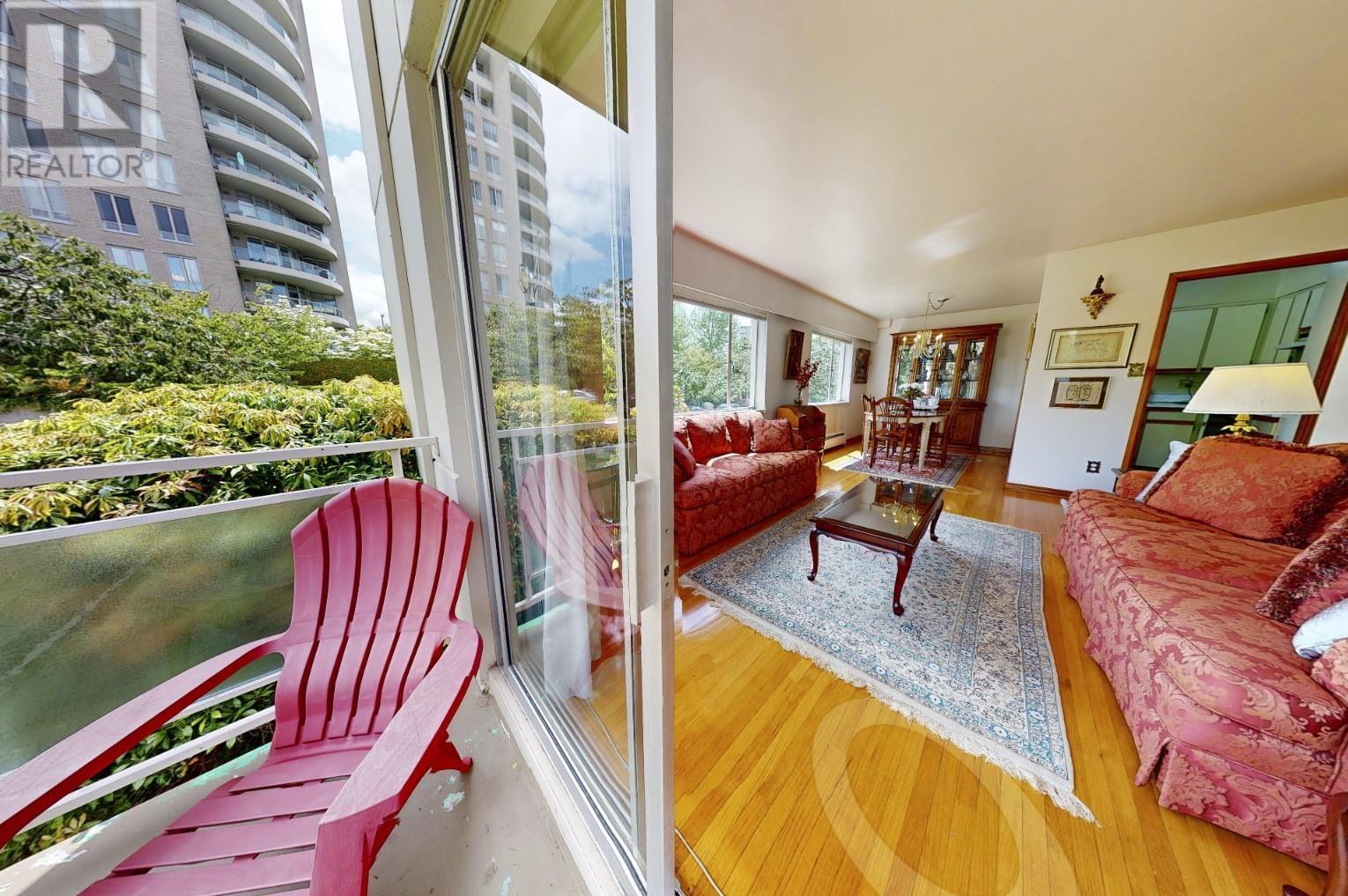 Listing Picture 6 of 31 : 206 2409 W 43RD AVENUE, Vancouver / 溫哥華 - 魯藝地產 Yvonne Lu Group - MLS Medallion Club Member