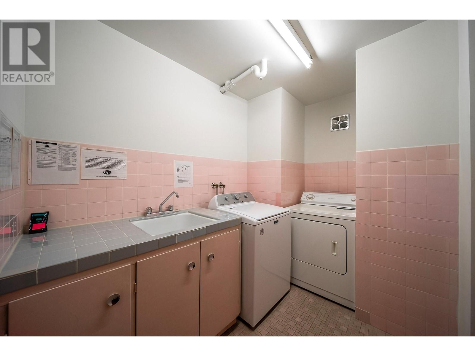 Listing Picture 22 of 31 : 206 2409 W 43RD AVENUE, Vancouver / 溫哥華 - 魯藝地產 Yvonne Lu Group - MLS Medallion Club Member