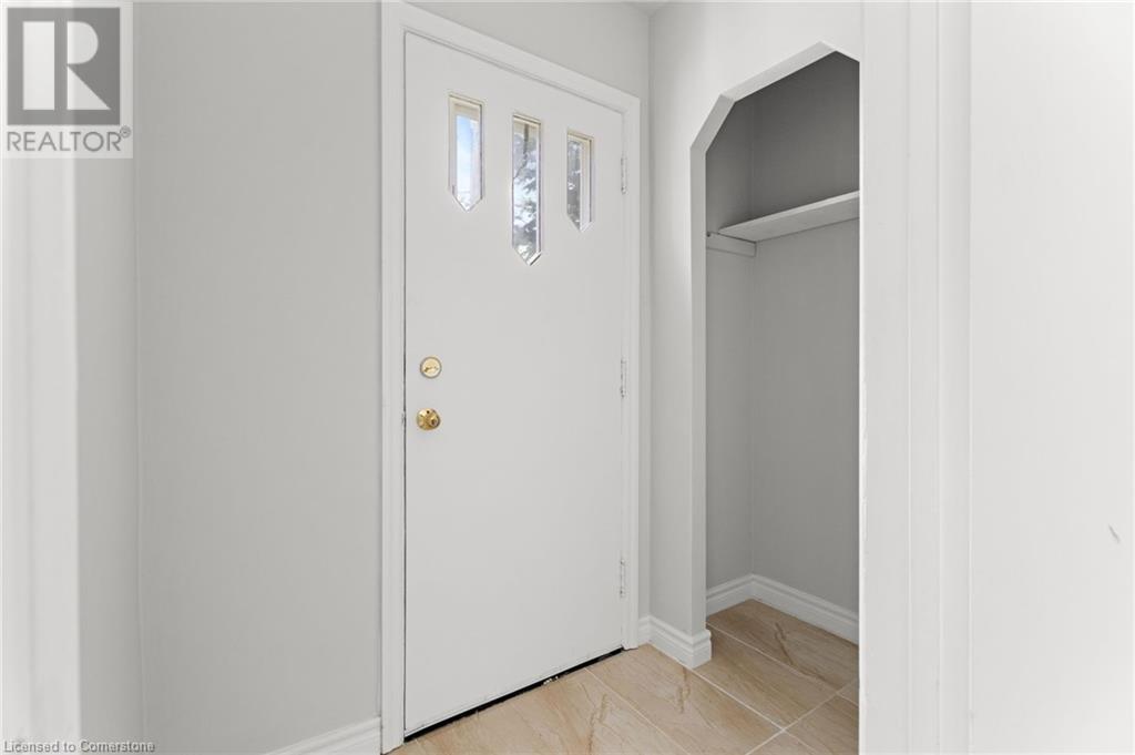115 Lancaster Street W, Kitchener, Ontario  N2H 4T4 - Photo 2 - 40682060