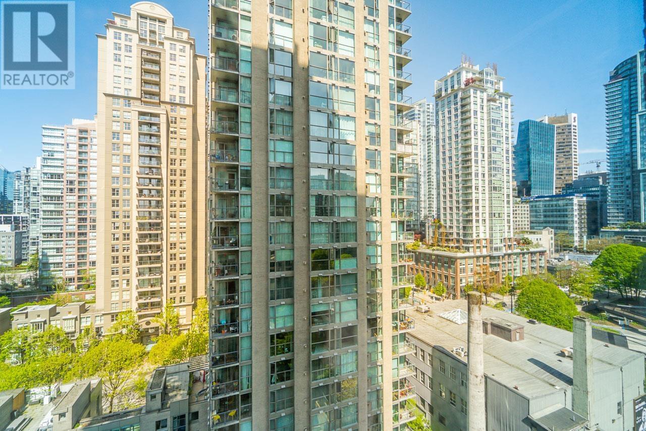 Listing Picture 33 of 38 : 1702 939 HOMER STREET, Vancouver / 溫哥華 - 魯藝地產 Yvonne Lu Group - MLS Medallion Club Member