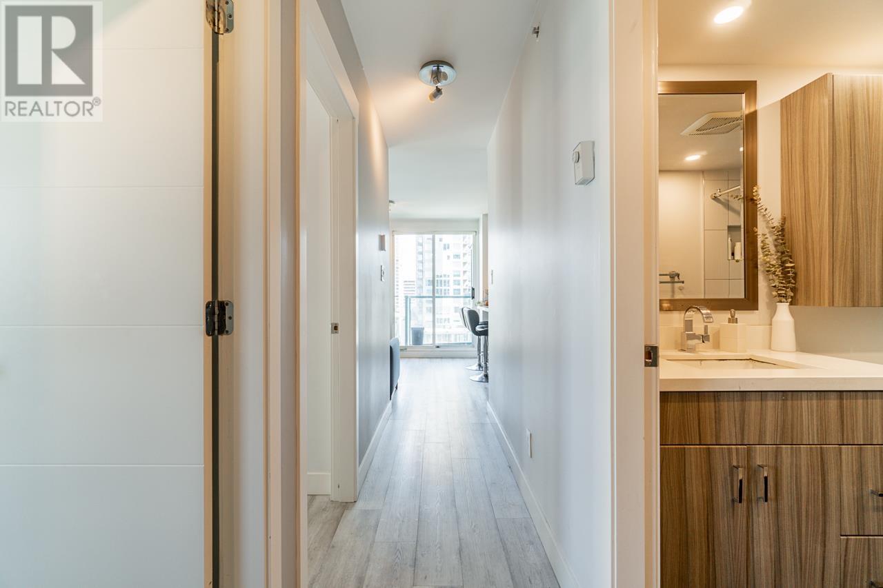 Listing Picture 19 of 38 : 1702 939 HOMER STREET, Vancouver / 溫哥華 - 魯藝地產 Yvonne Lu Group - MLS Medallion Club Member