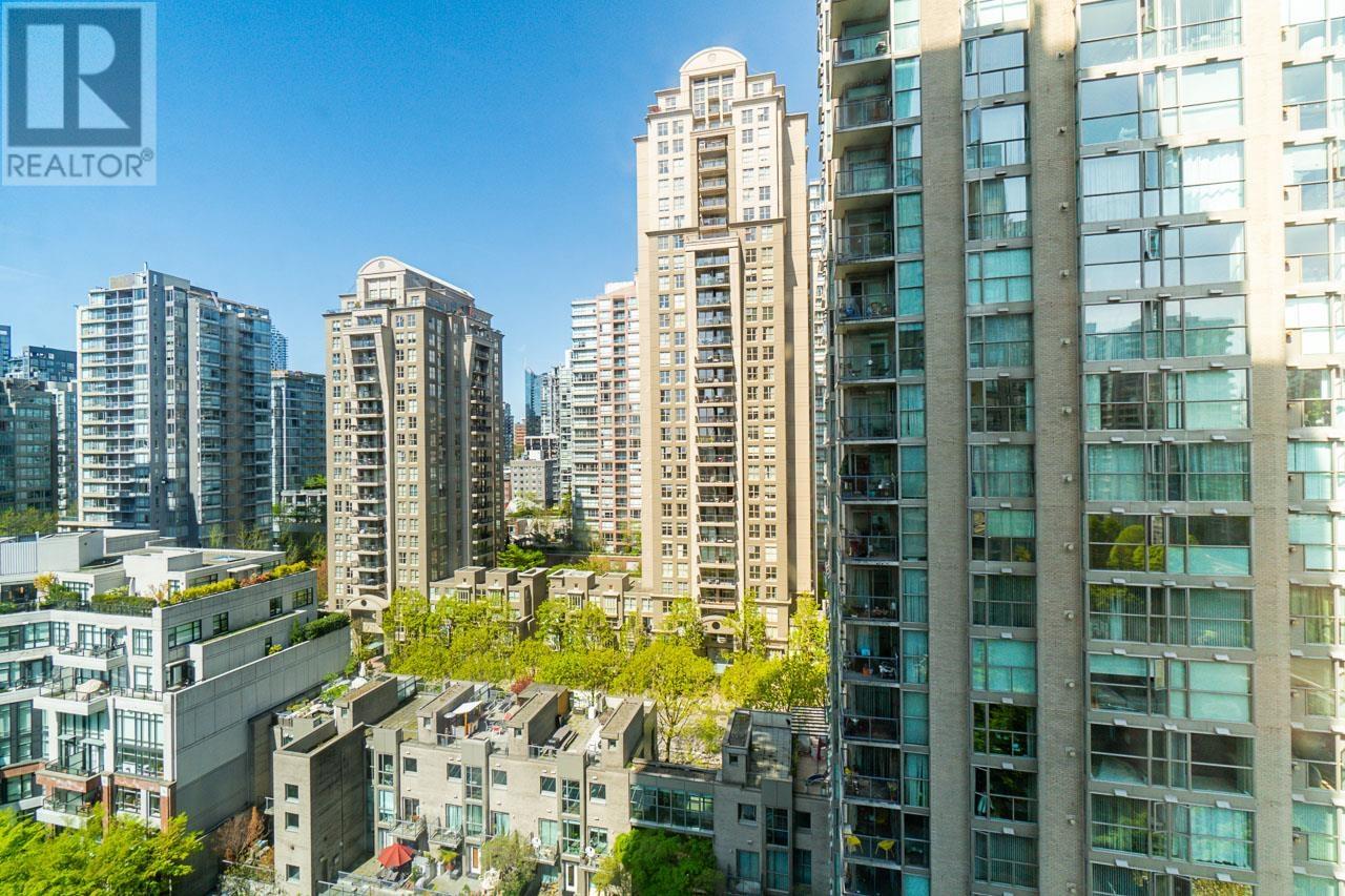 Listing Picture 32 of 38 : 1702 939 HOMER STREET, Vancouver / 溫哥華 - 魯藝地產 Yvonne Lu Group - MLS Medallion Club Member