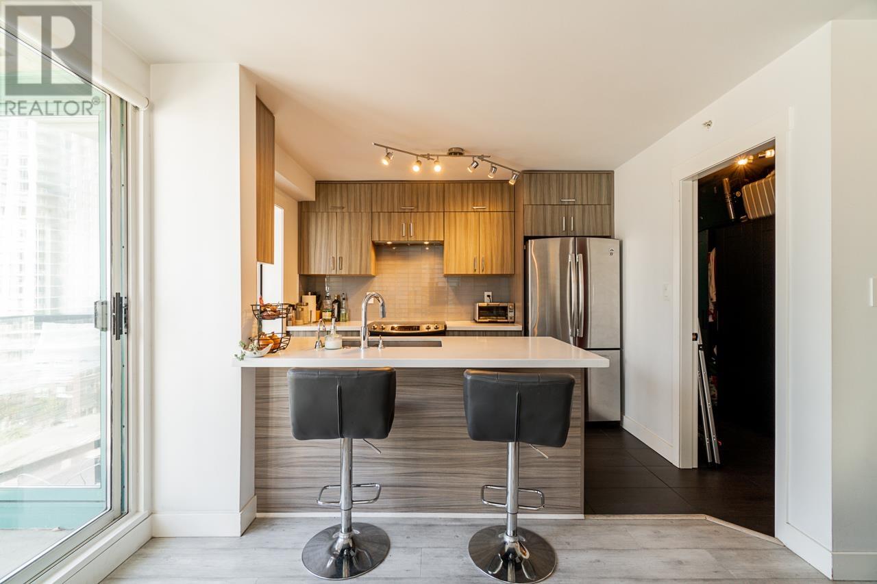 Listing Picture 2 of 38 : 1702 939 HOMER STREET, Vancouver / 溫哥華 - 魯藝地產 Yvonne Lu Group - MLS Medallion Club Member