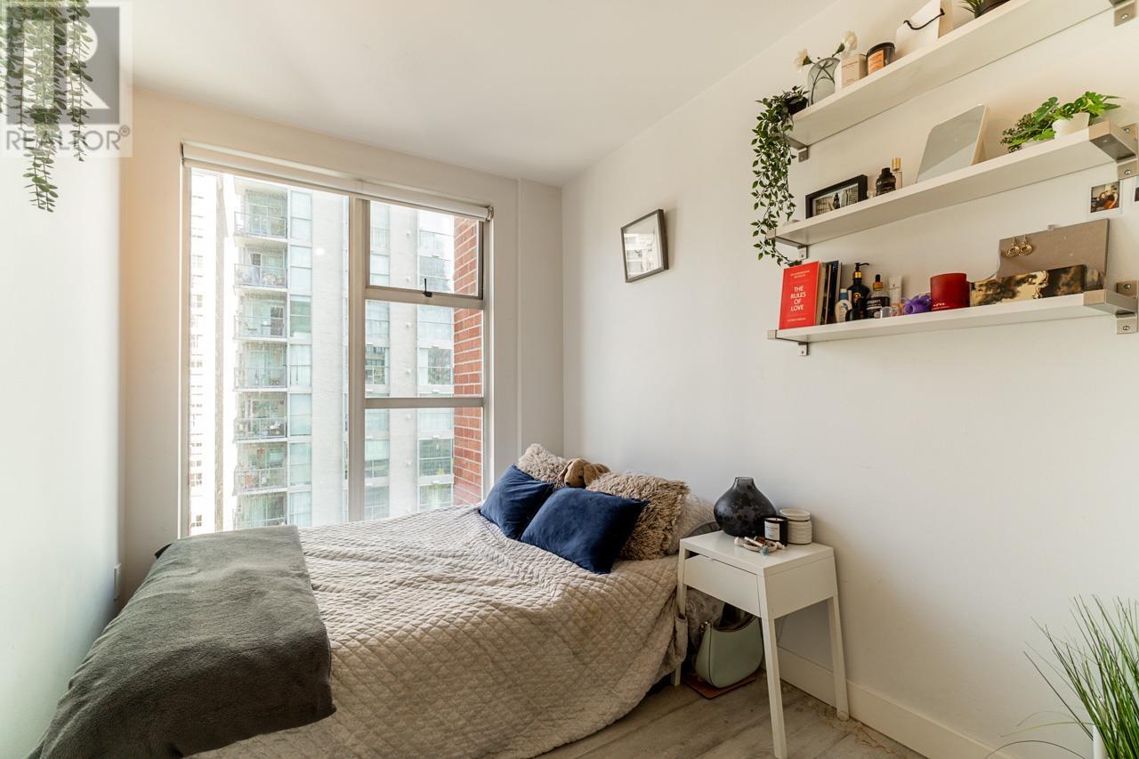 Listing Picture 17 of 38 : 1702 939 HOMER STREET, Vancouver / 溫哥華 - 魯藝地產 Yvonne Lu Group - MLS Medallion Club Member